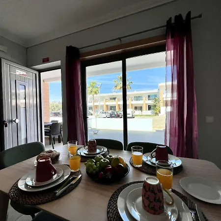 Garden With Pool By Homing Prázdninový dům *