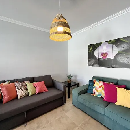 Garden With Pool By Homing Prázdninový dům *