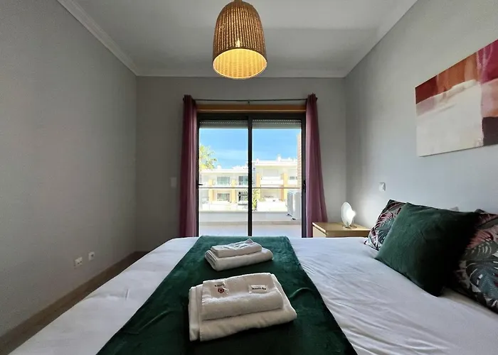 Garden With Pool By Homing Prázdninový dům *