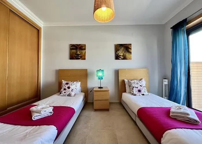 Garden With Pool By Homing Prázdninový dům *