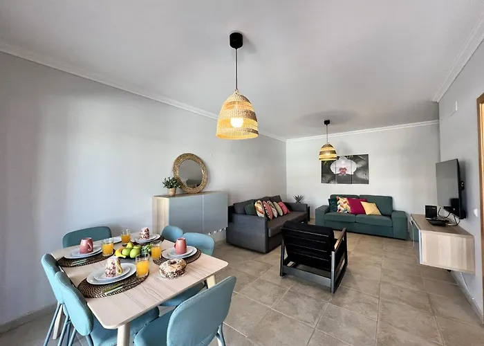 Garden With Pool By Homing Prázdninový dům *