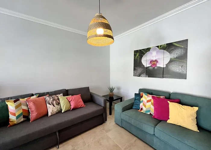 Garden With Pool By Homing Prázdninový dům *